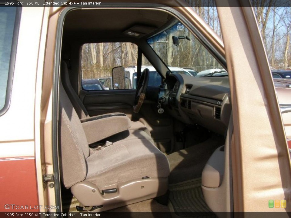 Tan Interior Photo for the 1995 Ford F250 XLT Extended Cab 4x4 #43123126