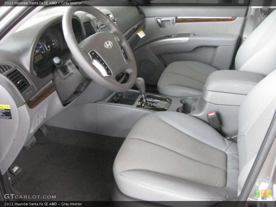 Gray Interior Photo for the 2011 Hyundai Santa Fe SE AWD #43170361