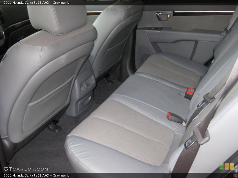 Gray Interior Photo for the 2011 Hyundai Santa Fe SE AWD #43170393