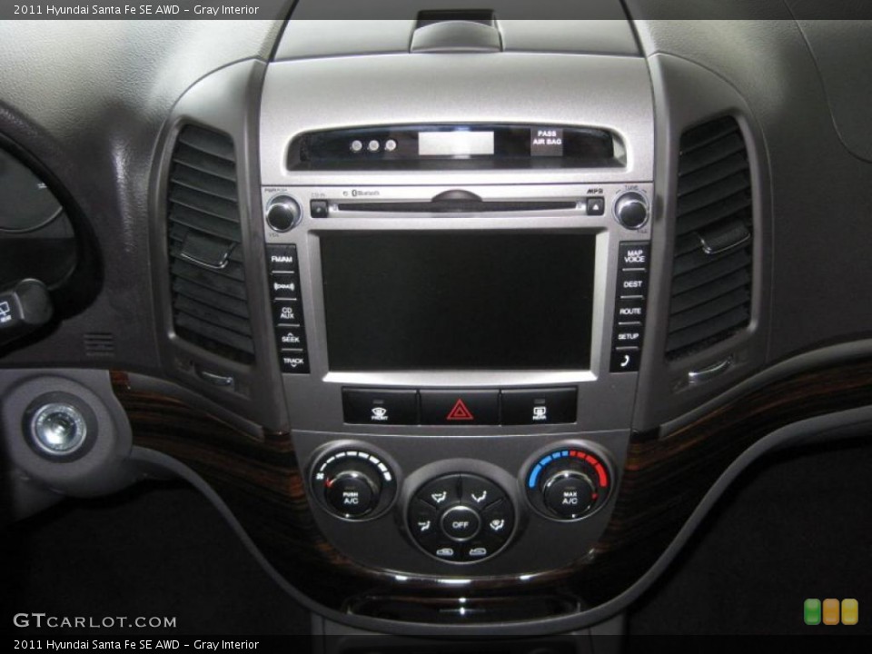Gray Interior Controls for the 2011 Hyundai Santa Fe SE AWD #43170525