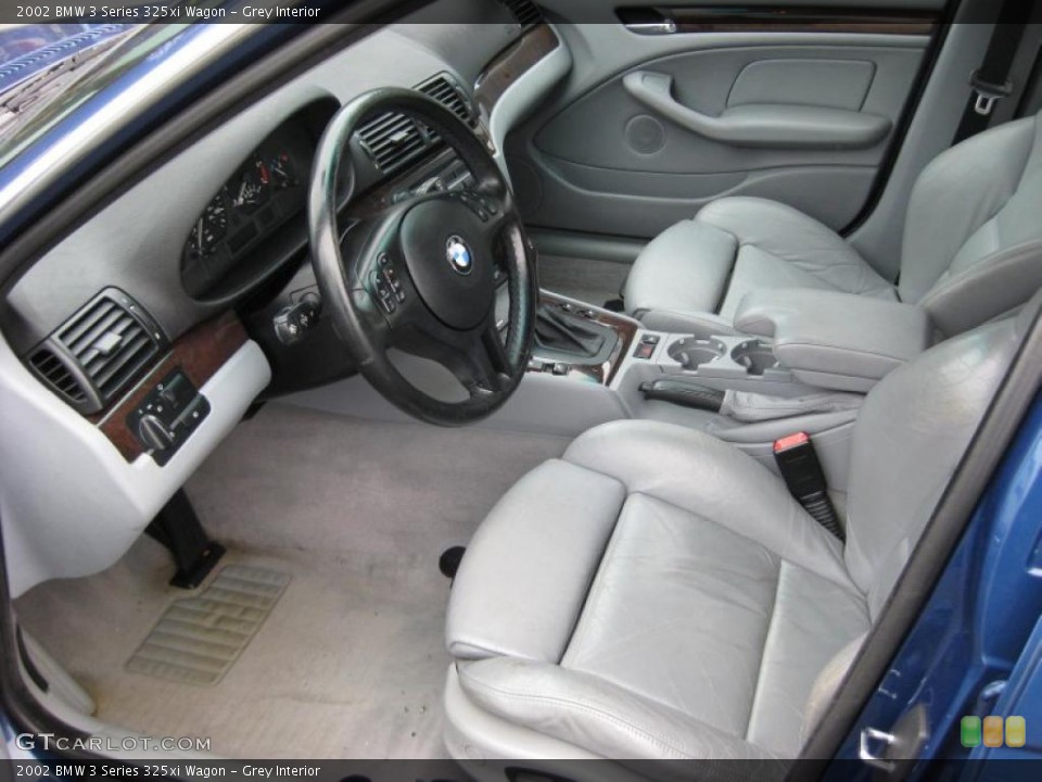 Grey Interior Photo for the 2002 BMW 3 Series 325xi Wagon #43176362