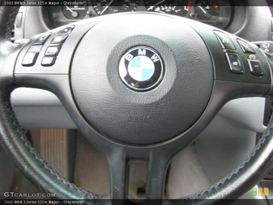 Grey Interior Controls for the 2002 BMW 3 Series 325xi Wagon #43176658