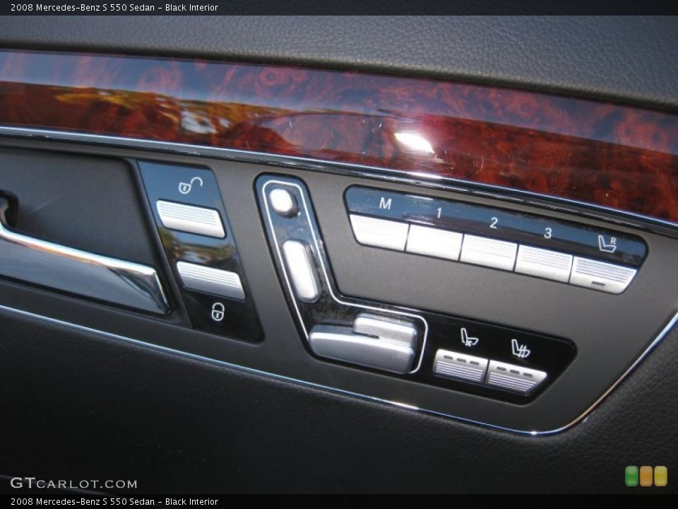 Black Interior Controls for the 2008 Mercedes-Benz S 550 Sedan #43190022