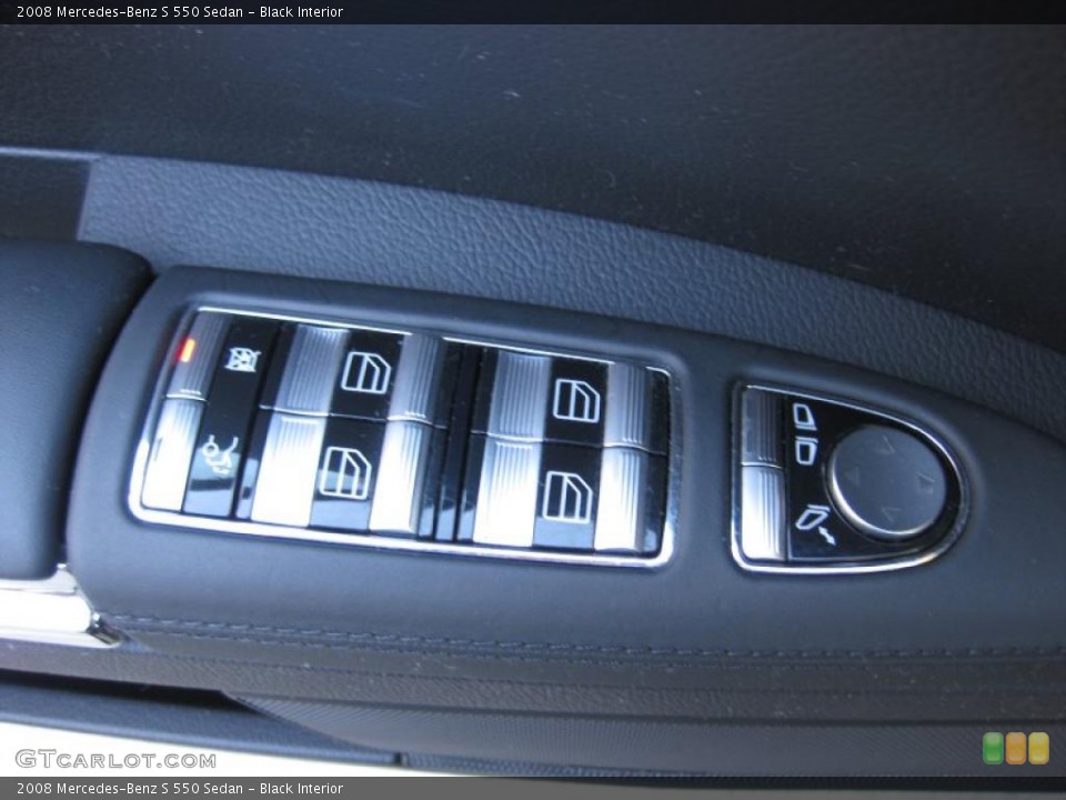 Black Interior Controls for the 2008 Mercedes-Benz S 550 Sedan #43190042