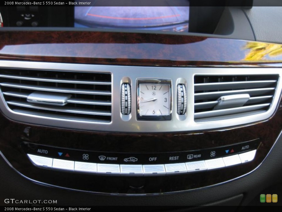 Black Interior Controls for the 2008 Mercedes-Benz S 550 Sedan #43190134