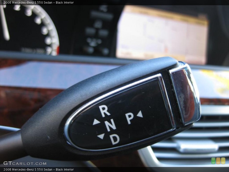 Black Interior Controls for the 2008 Mercedes-Benz S 550 Sedan #43190186
