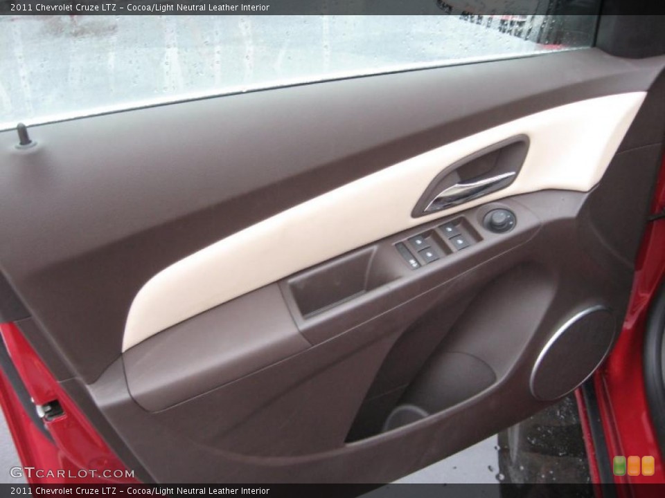 Cocoa/Light Neutral Leather Interior Door Panel for the 2011 Chevrolet Cruze LTZ #43221391