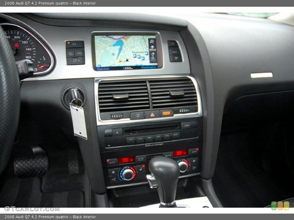 Black Interior Controls for the 2008 Audi Q7 4.2 Premium quattro #43223359