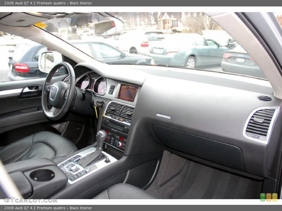 Black Interior Dashboard for the 2008 Audi Q7 4.2 Premium quattro #43223555