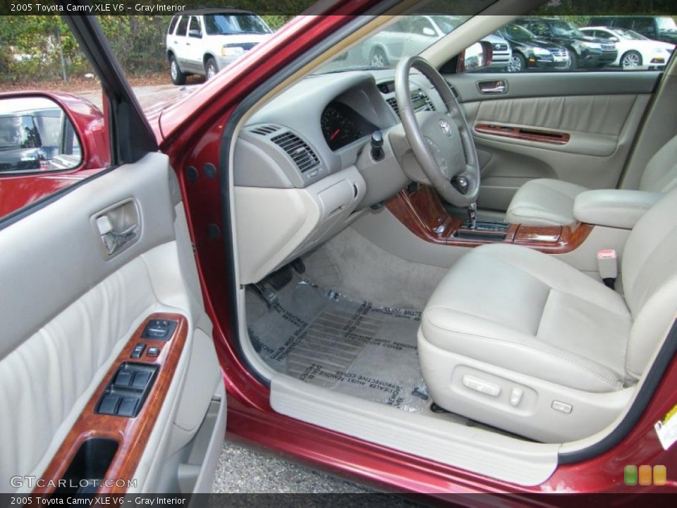 Gray Interior Photo for the 2005 Toyota Camry XLE V6 #43261598