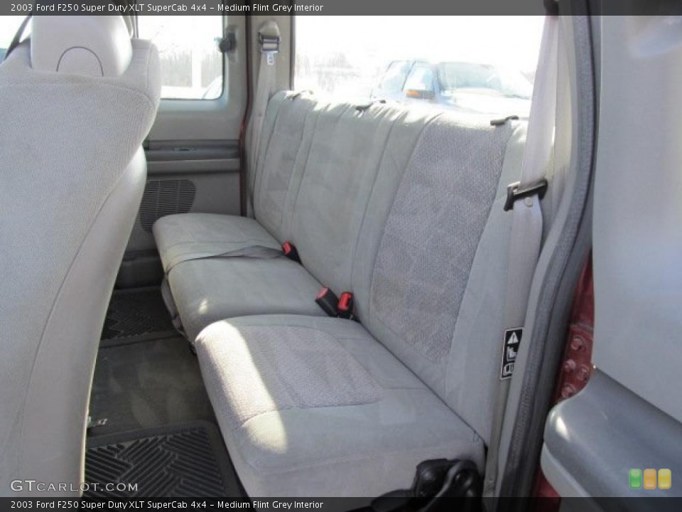 Medium Flint Grey Interior Photo for the 2003 Ford F250 Super Duty XLT SuperCab 4x4 #43279742