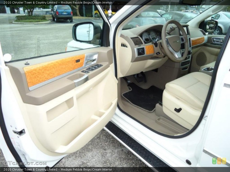Medium Pebble Beige/Cream Interior Photo for the 2010 Chrysler Town & Country Limited #43287109