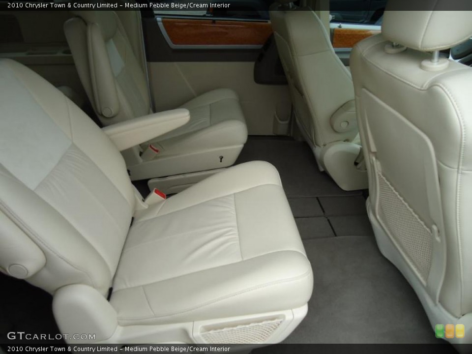 Medium Pebble Beige/Cream Interior Photo for the 2010 Chrysler Town & Country Limited #43287288