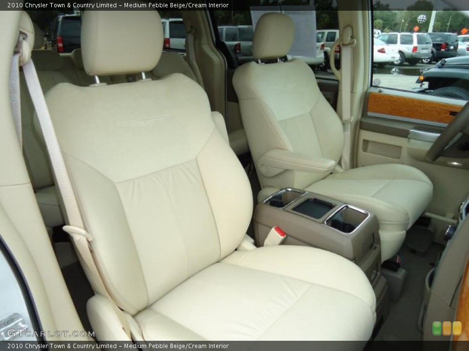 Medium Pebble Beige/Cream Interior Photo for the 2010 Chrysler Town & Country Limited #43287344