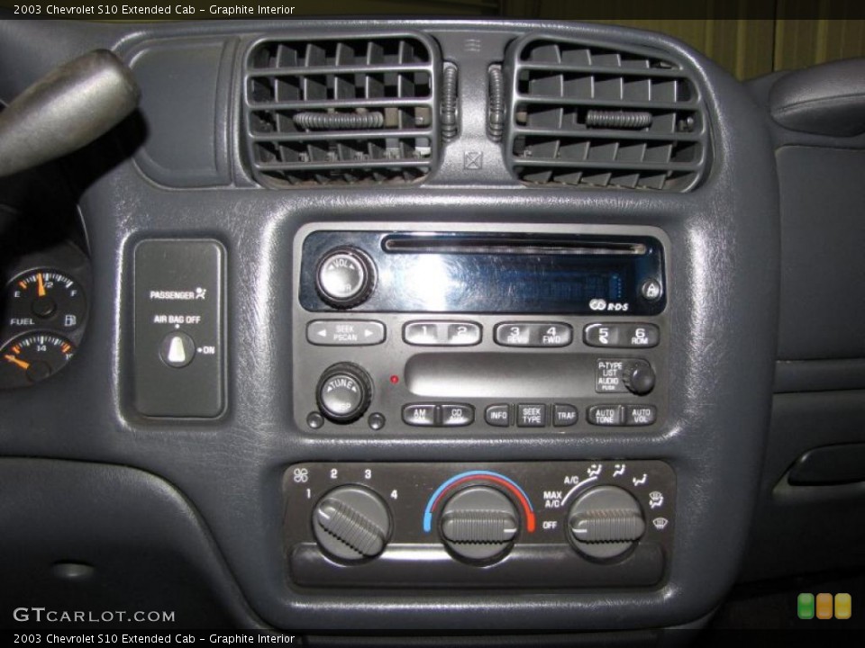 Graphite Interior Controls for the 2003 Chevrolet S10 Extended Cab #43316865