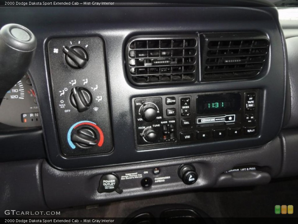 Mist Gray Interior Controls for the 2000 Dodge Dakota Sport Extended Cab #43324262