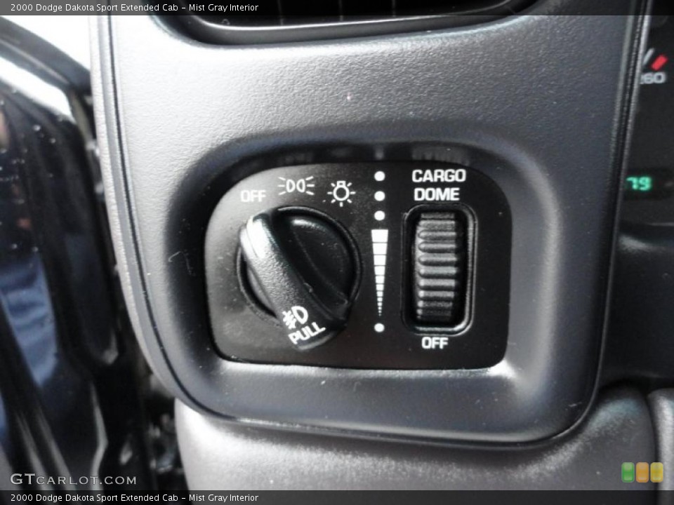 Mist Gray Interior Controls for the 2000 Dodge Dakota Sport Extended Cab #43324347