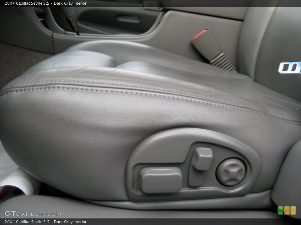 Dark Gray Interior Controls for the 2004 Cadillac Seville SLS #43342667