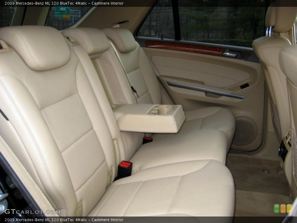 Cashmere Interior Photo for the 2009 Mercedes-Benz ML 320 BlueTec 4Matic #43344423