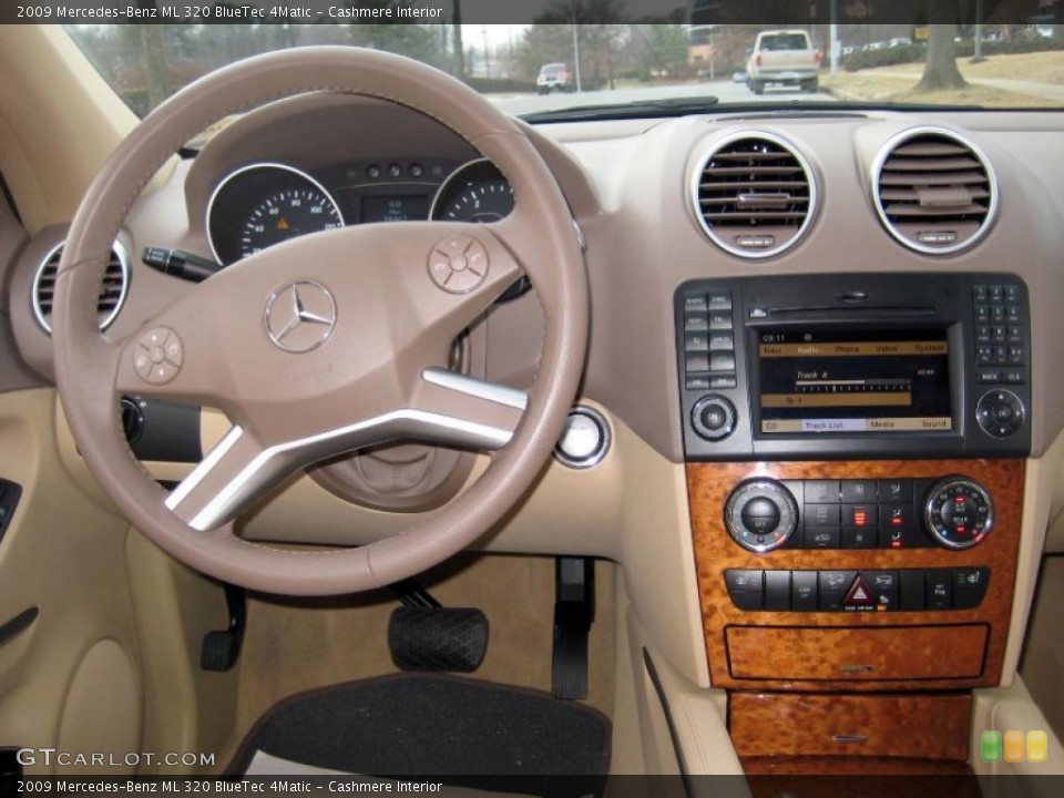 Cashmere Interior Dashboard for the 2009 Mercedes-Benz ML 320 BlueTec 4Matic #43344451