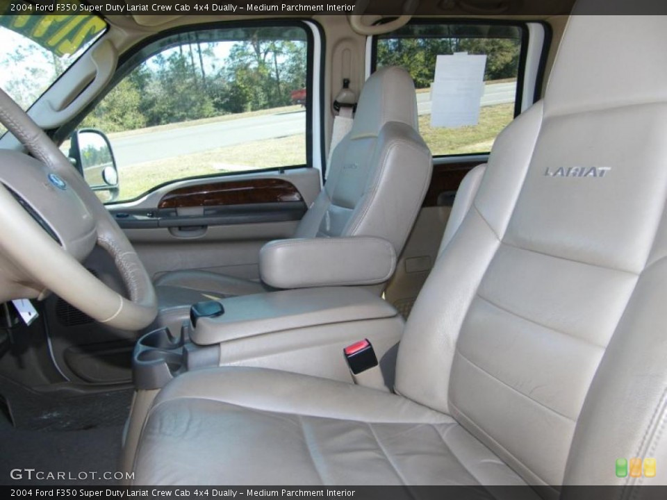 Medium Parchment Interior Photo for the 2004 Ford F350 Super Duty Lariat Crew Cab 4x4 Dually #43352767