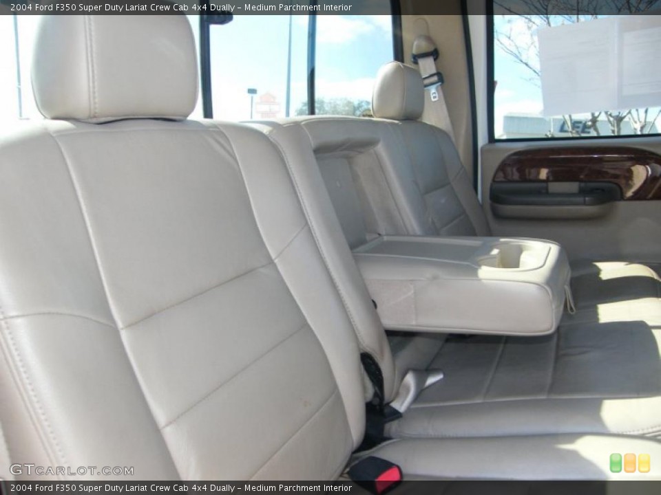 Medium Parchment Interior Photo for the 2004 Ford F350 Super Duty Lariat Crew Cab 4x4 Dually #43352891