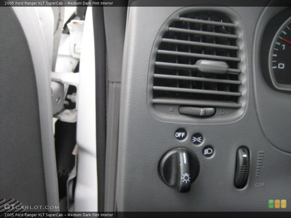 Medium Dark Flint Interior Controls for the 2005 Ford Ranger XLT SuperCab #43354888