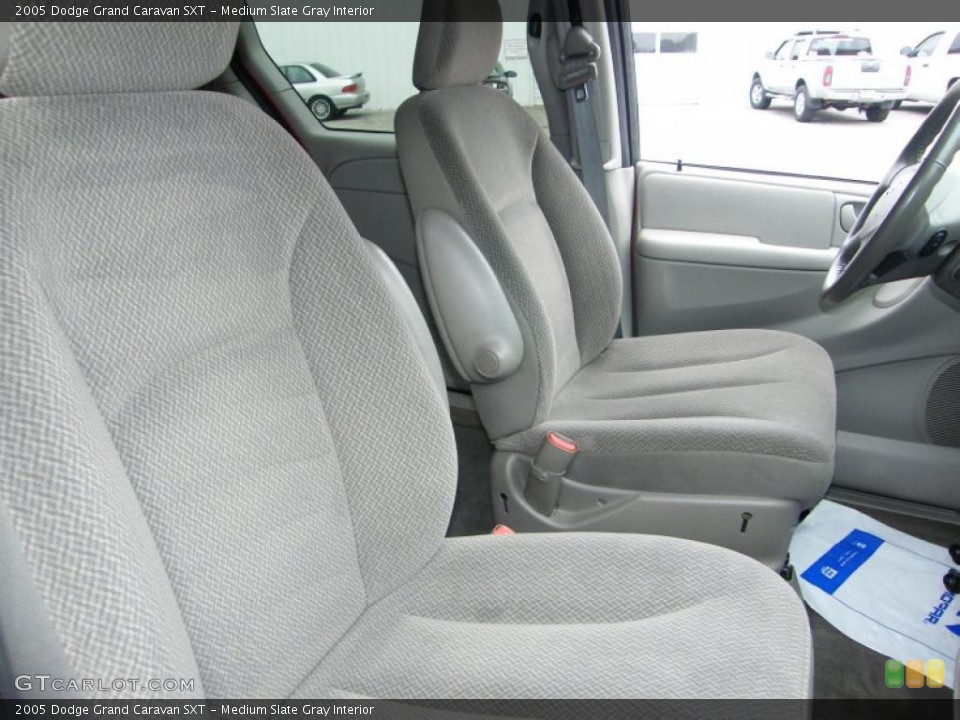 Medium Slate Gray Interior Photo for the 2005 Dodge Grand Caravan SXT #43356239