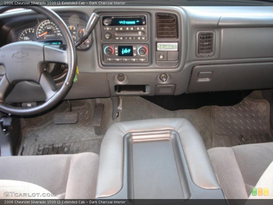 Dark Charcoal Interior Dashboard for the 2006 Chevrolet Silverado 1500 LS Extended Cab #43362612