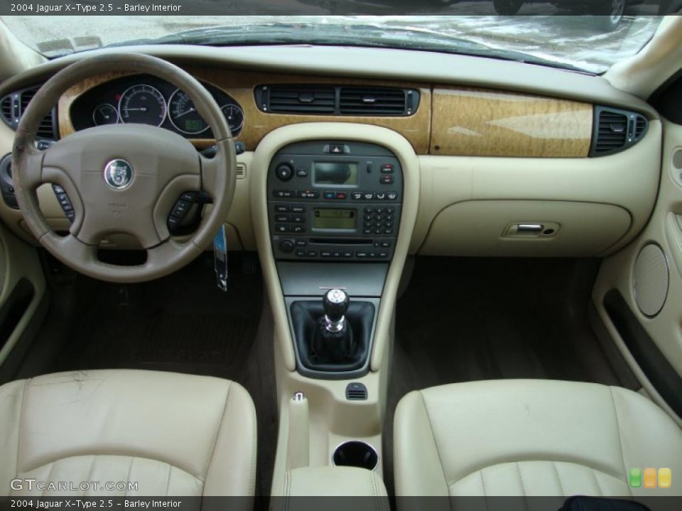 Barley Interior Dashboard for the 2004 Jaguar X-Type 2.5 #43368115