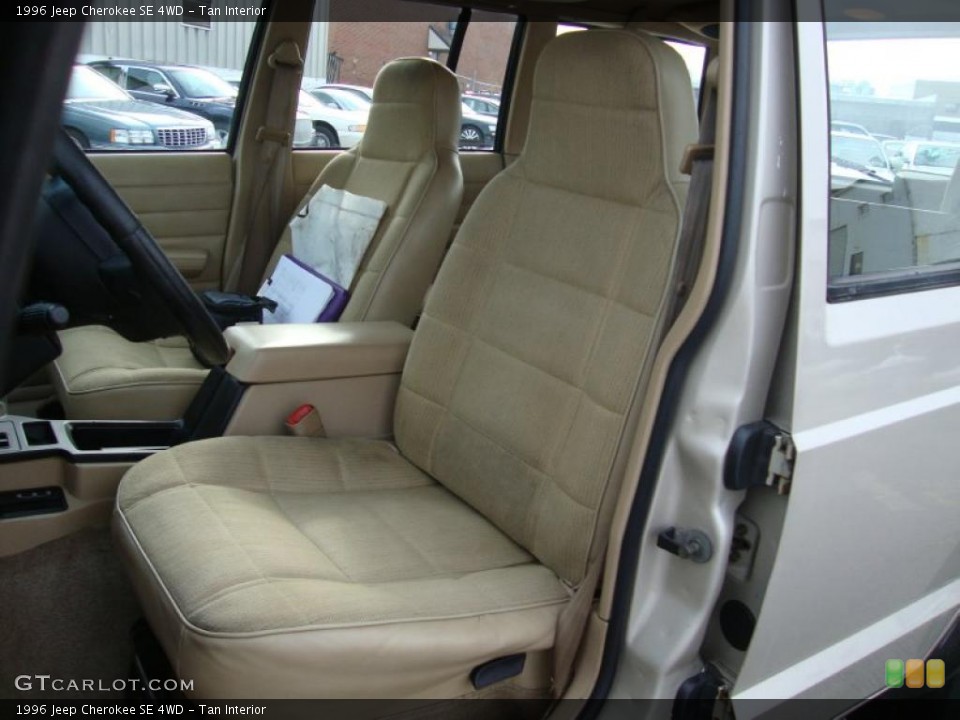 Tan Interior Photo for the 1996 Jeep Cherokee SE 4WD #43371064