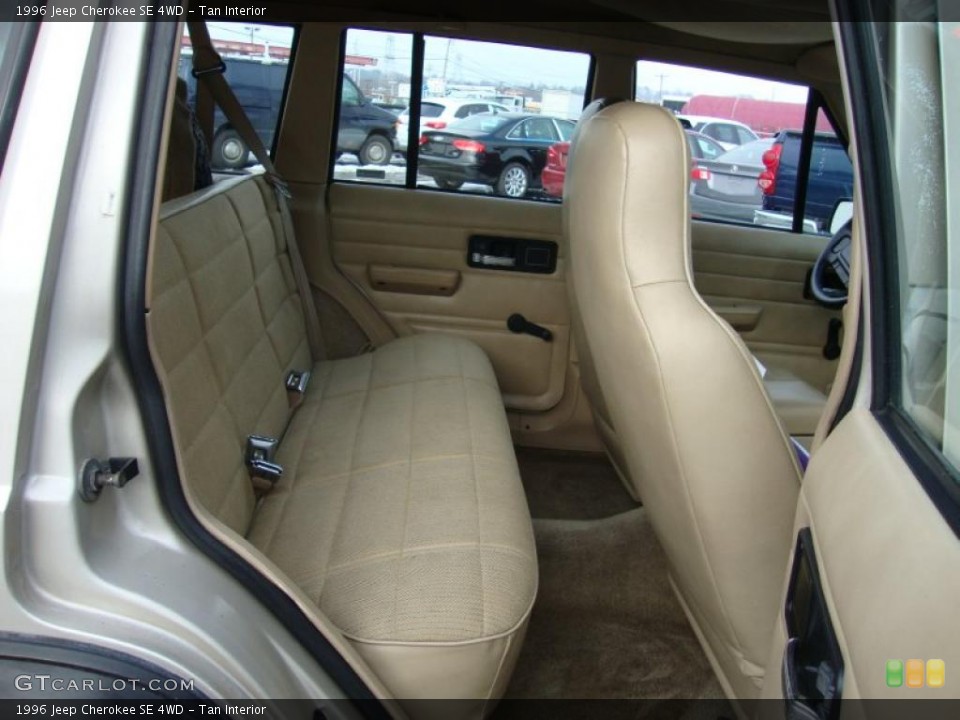 Tan Interior Photo for the 1996 Jeep Cherokee SE 4WD #43371132