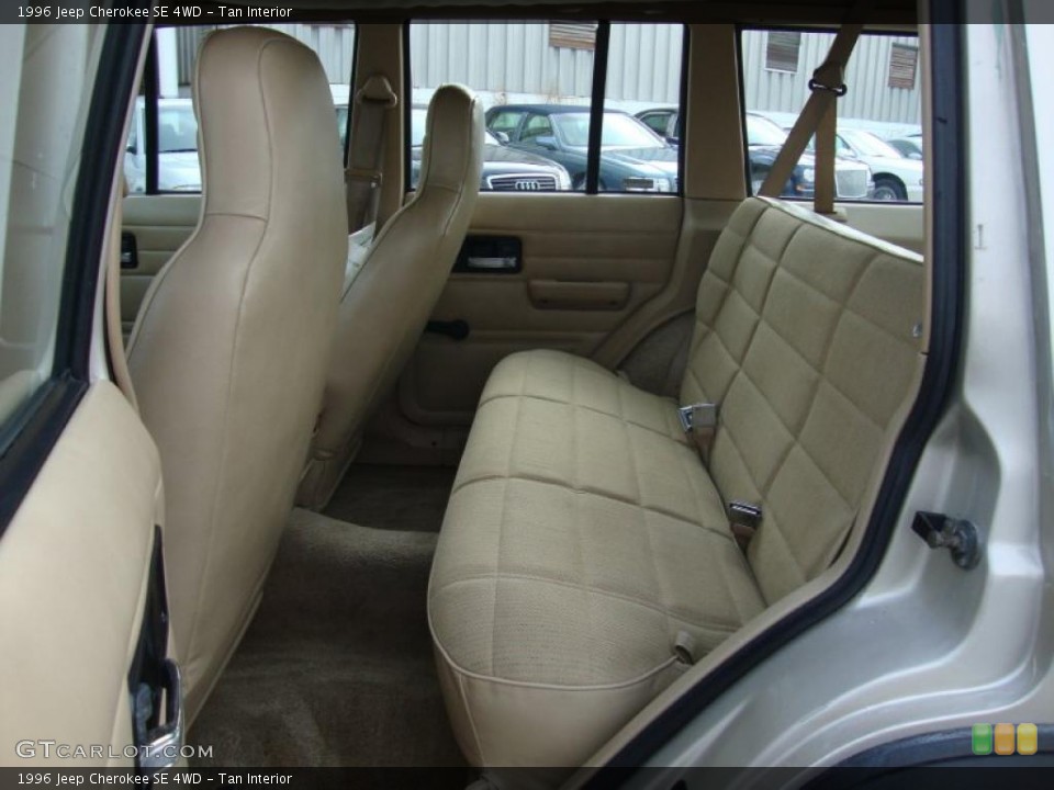 Tan Interior Photo for the 1996 Jeep Cherokee SE 4WD #43371160