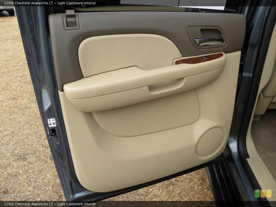 Light Cashmere Interior Door Panel for the 2009 Chevrolet Avalanche LT #43375048