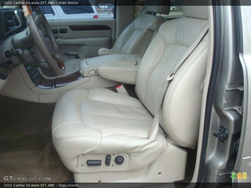 Shale Interior Photo for the 2002 Cadillac Escalade EXT AWD #43382587