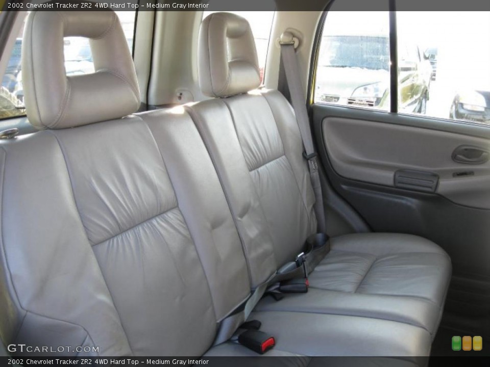 Medium Gray Interior Photo for the 2002 Chevrolet Tracker ZR2 4WD Hard Top #43394960