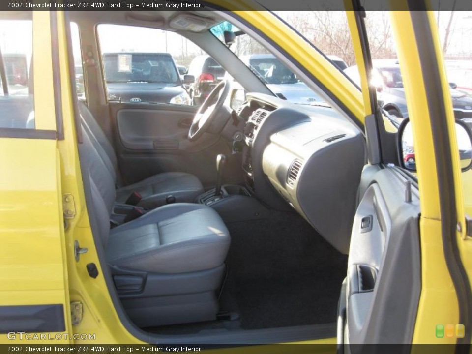 Medium Gray Interior Photo for the 2002 Chevrolet Tracker ZR2 4WD Hard Top #43395107