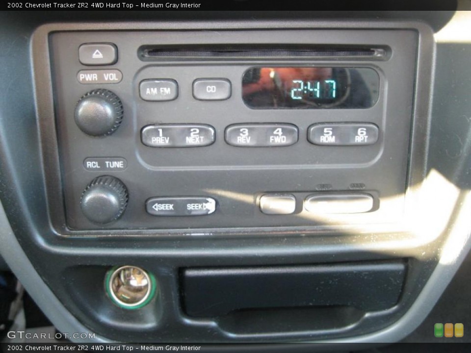 Medium Gray Interior Controls for the 2002 Chevrolet Tracker ZR2 4WD Hard Top #43395152