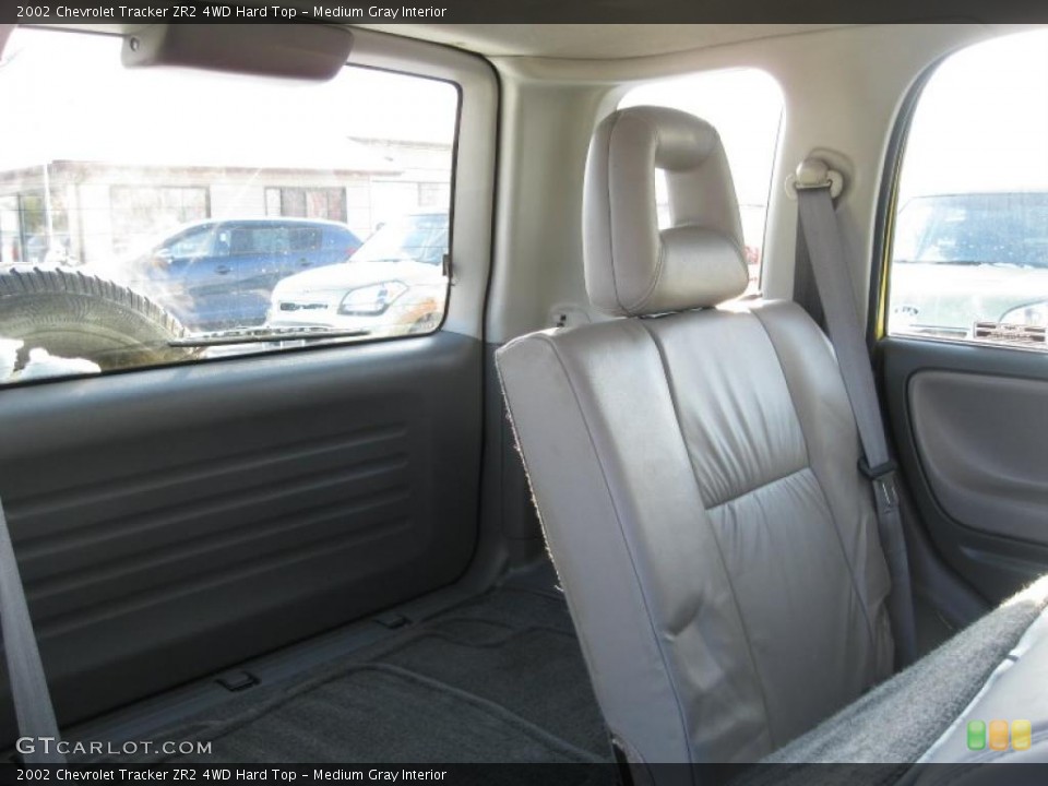 Medium Gray Interior Photo for the 2002 Chevrolet Tracker ZR2 4WD Hard Top #43395230