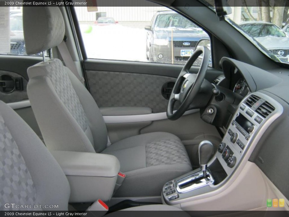 Light Gray Interior Photo for the 2009 Chevrolet Equinox LS #43410480