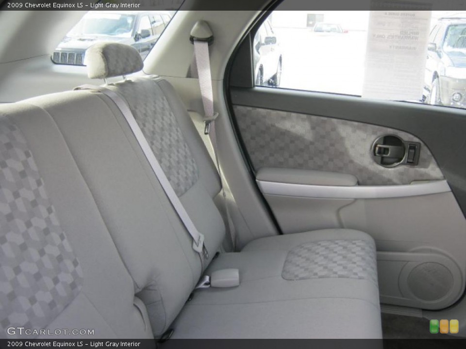 Light Gray Interior Photo for the 2009 Chevrolet Equinox LS #43410496