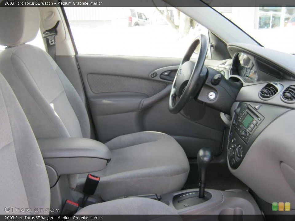 Medium Graphite Interior Photo for the 2003 Ford Focus SE Wagon #43411252