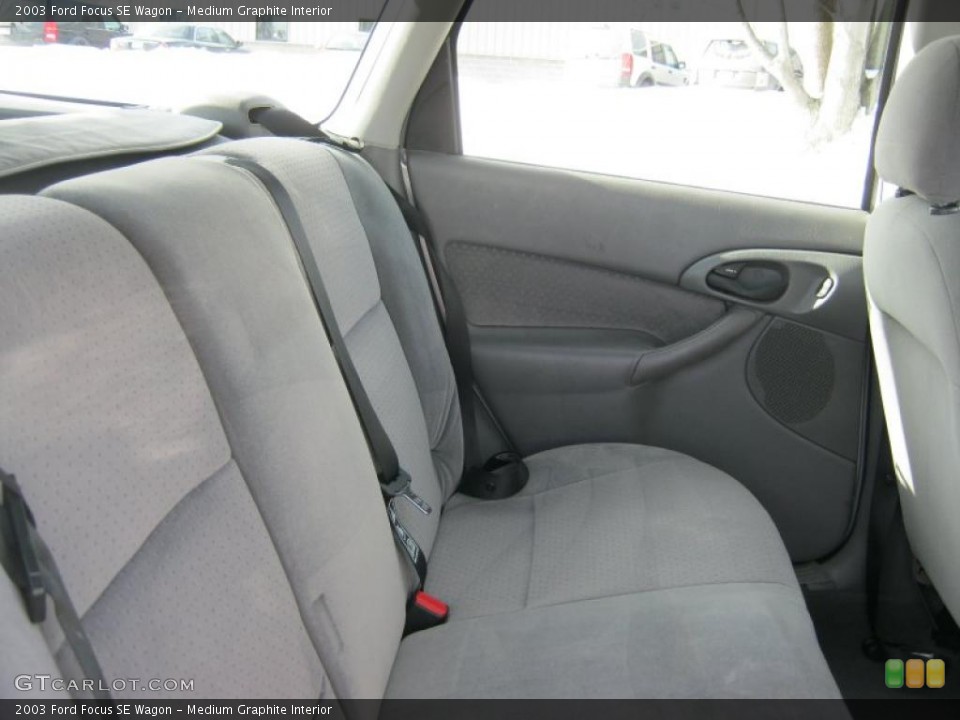 Medium Graphite Interior Photo for the 2003 Ford Focus SE Wagon #43411268