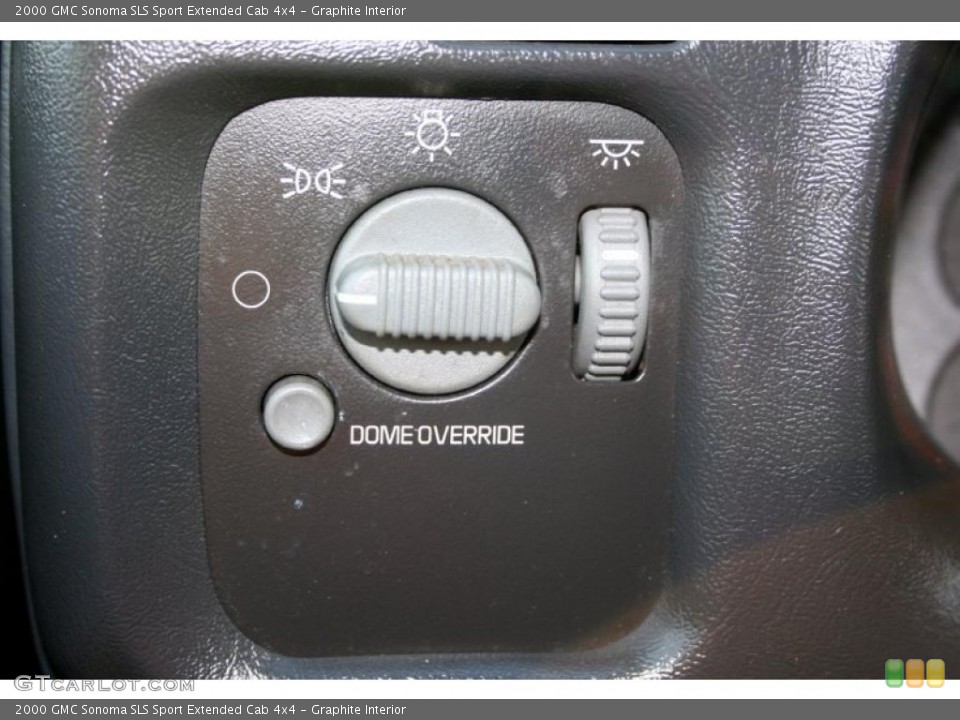 Graphite Interior Controls for the 2000 GMC Sonoma SLS Sport Extended Cab 4x4 #43411540