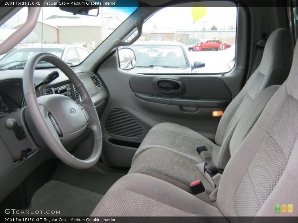 Medium Graphite Interior Photo for the 2001 Ford F150 XLT Regular Cab #43411888