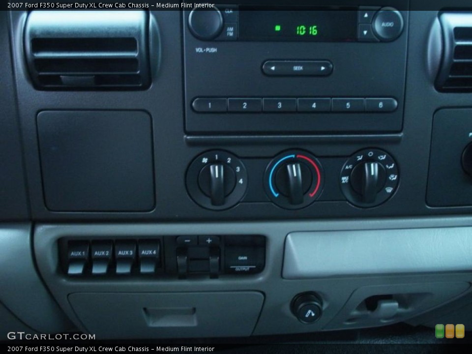 Medium Flint Interior Controls for the 2007 Ford F350 Super Duty XL Crew Cab Chassis #43437701