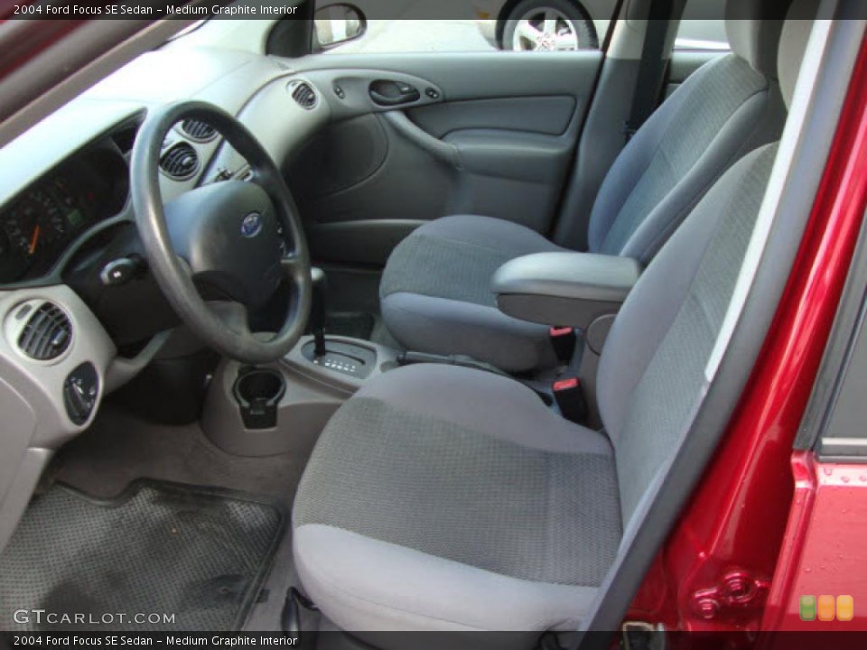 Medium Graphite Interior Photo for the 2004 Ford Focus SE Sedan #43438490