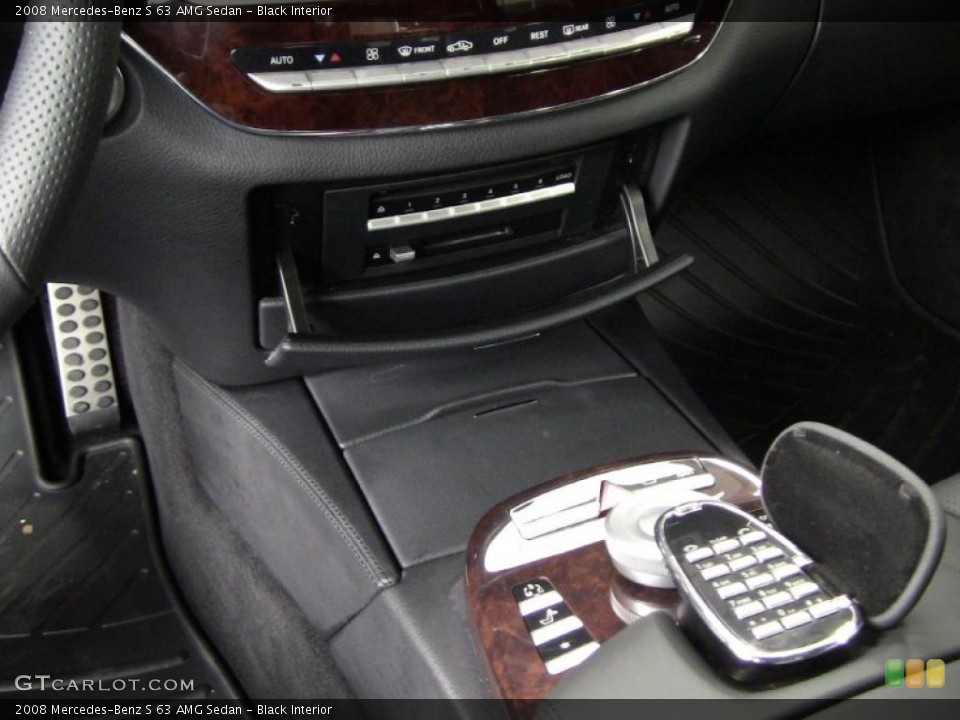 Black Interior Controls for the 2008 Mercedes-Benz S 63 AMG Sedan #43444140