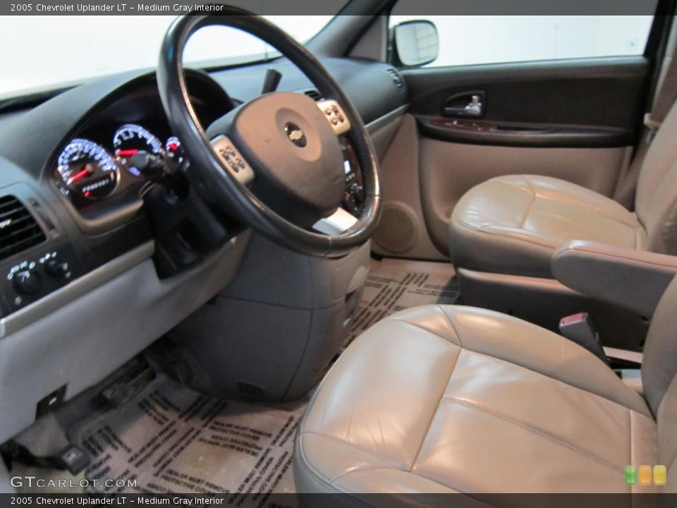 Medium Gray Interior Photo for the 2005 Chevrolet Uplander LT #43444656