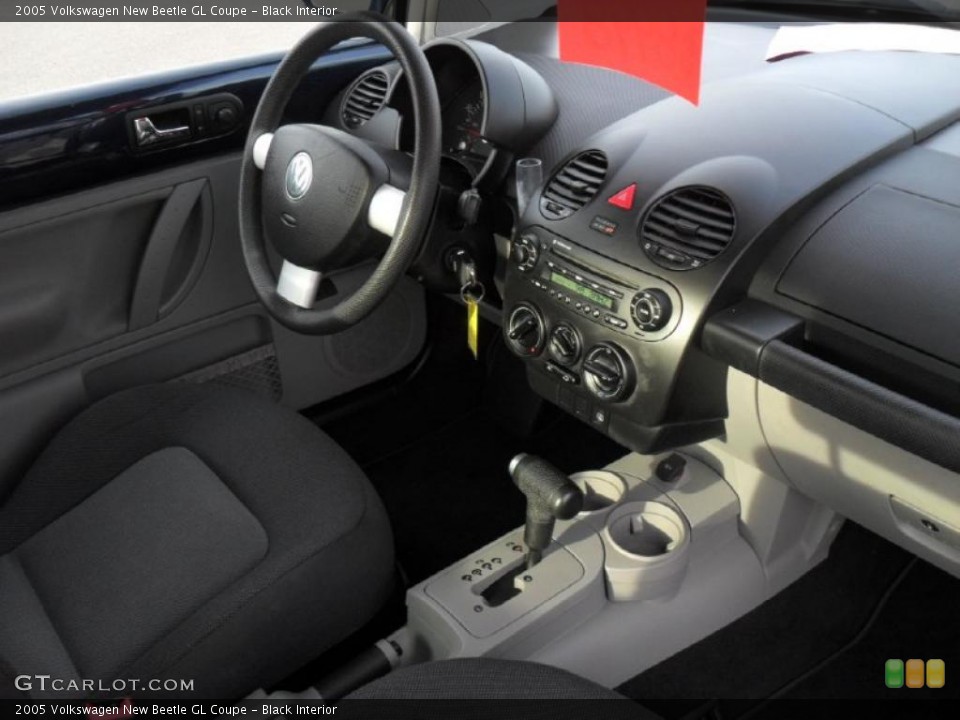 Black Interior Photo for the 2005 Volkswagen New Beetle GL Coupe #43462188